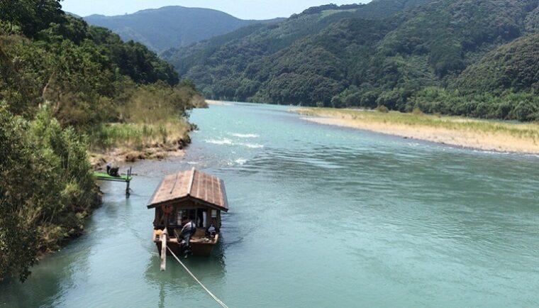 四万十川の屋形船