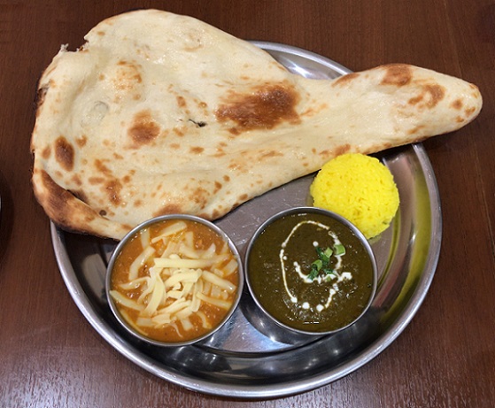 スワディストのサグチキンと日替わりカレー