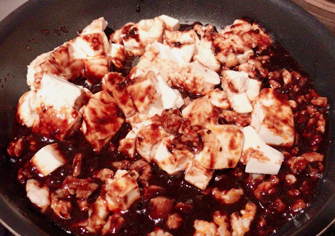 カルディ 黒麻婆豆腐