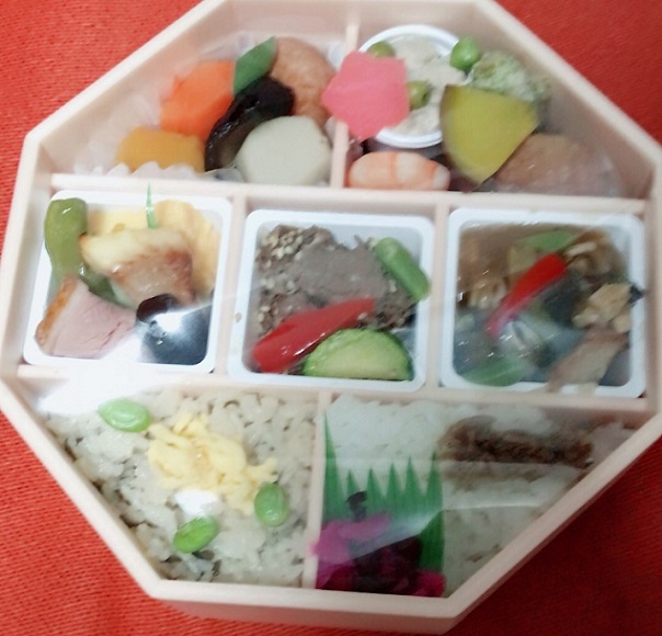 なだ万弁当 扇を開けたところ