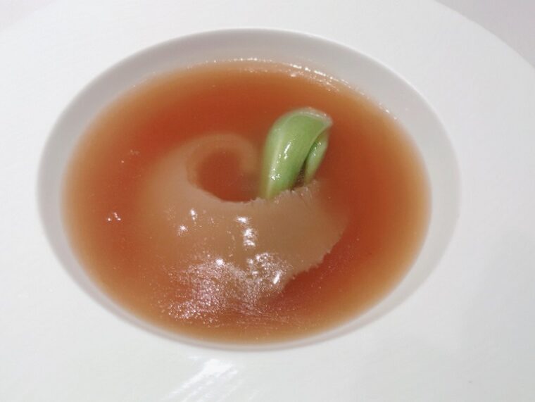 重慶飯店 麻布賓館 フカヒレの姿煮　サンラースープ