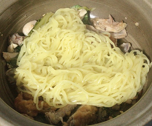 フライドチキン鍋と中華麺