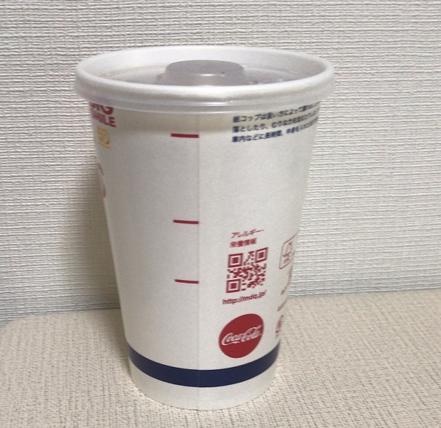 マクドナルトMサイズのドリンクカップ