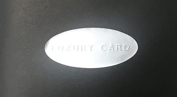 ラグジュアリーカード　ブラックダイヤモンドカードのサプライズギフトの包装紙