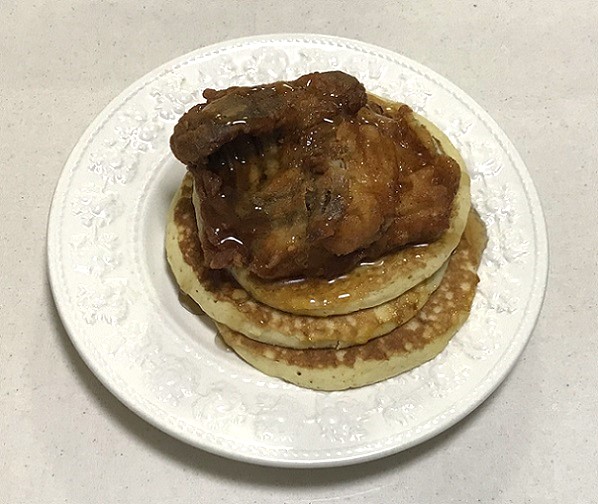 マックのホットケーキとフライドチキン