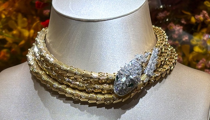 ブルガリのセルペンティのネックレス