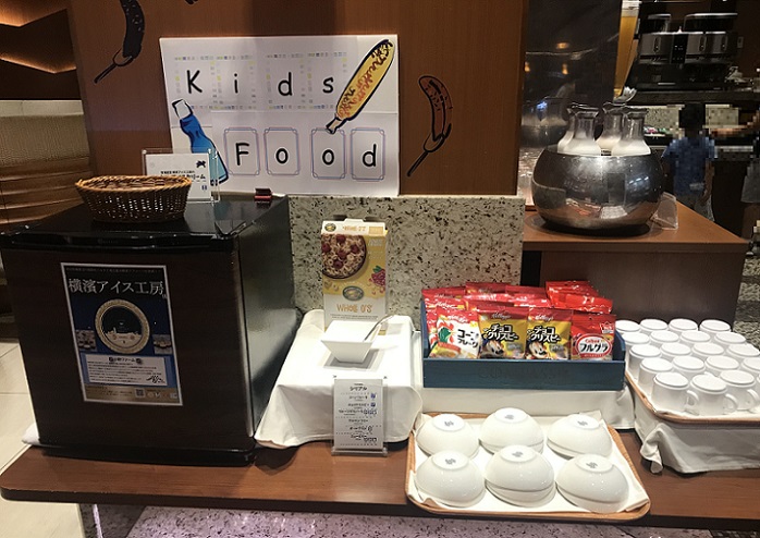横浜ベイシェラトンホテル＆タワーズの朝食ビュッフェの子供用コーナー