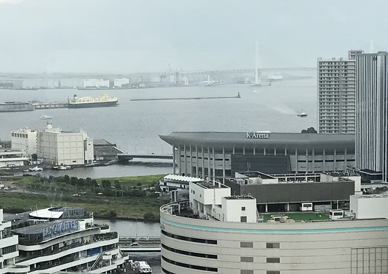 横浜ベイシェラトンホテル＆タワーズからの海とベイブリッジ