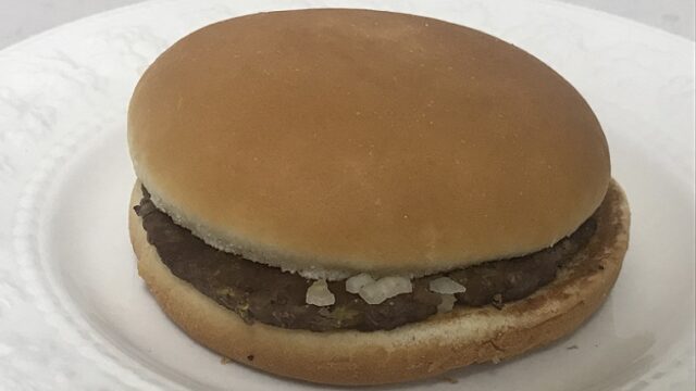 マクドナルドのケチャップなしのハンバーガー