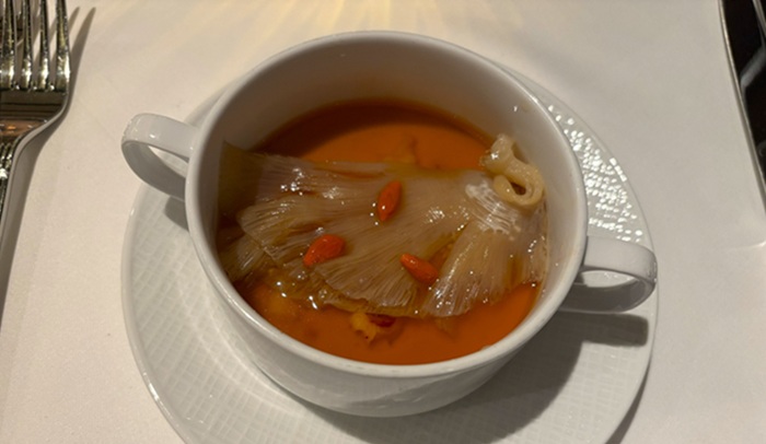 北斎の前菜：オマール海老のフラン