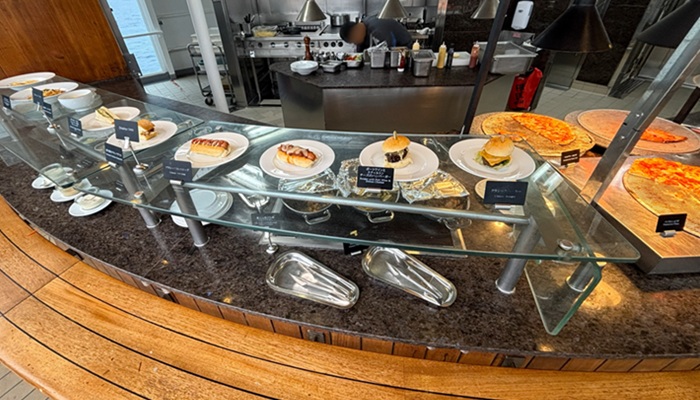 三井オーシャンフジ レストラン湖畔 カウンター全体 注文方法 軽食 ショーケース ハンバーガー 見本