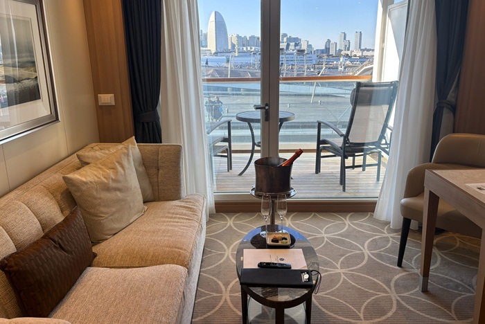 三井オーシャンフジ 客室 リビング ソファ テーブル