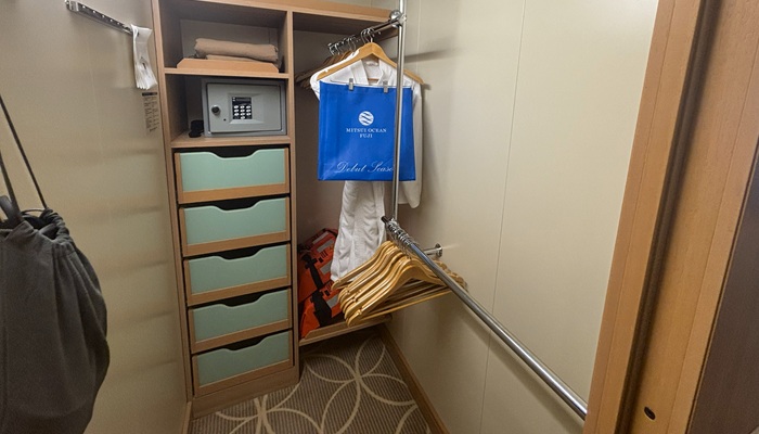 三井オーシャンフジ 客室 ウォークインクローゼット