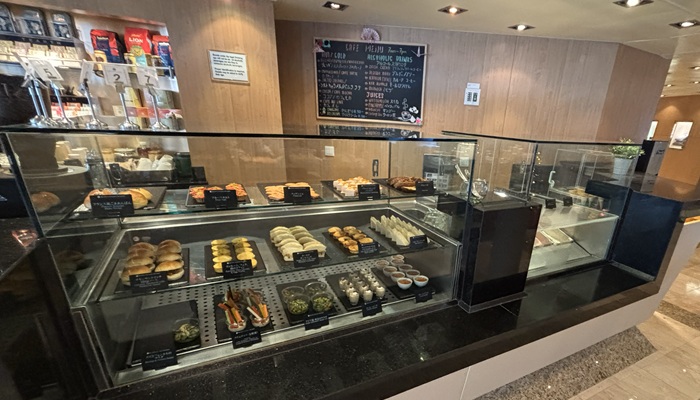 三井オーシャンフジ スクエア&カフェ 無料 軽食 ショーケース サンドイッチ サラダ スイーツ