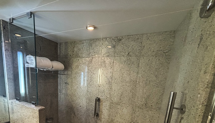 三井オーシャンフジ 客室バスルームの洗濯用ロープ。部屋干しに便利です。