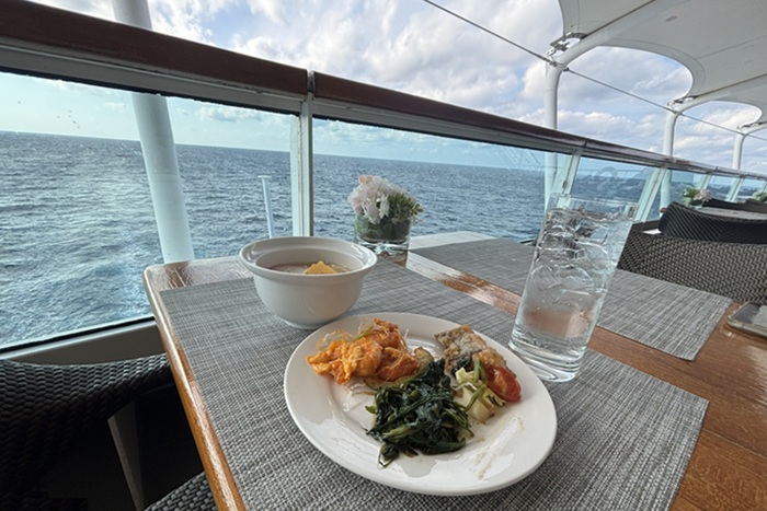 三井オーシャンフジ テラスレストラン八葉 屋外テラス席 景色 昼食