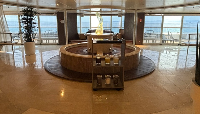 三井オーシャンフジ スパ「KODAMA」内、海が見えるハーモニーラウンジ