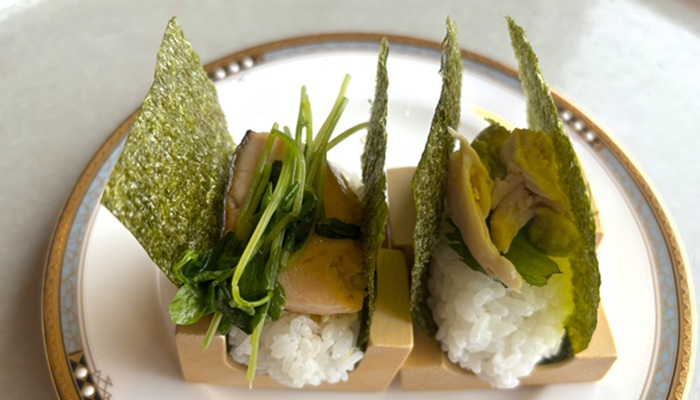 ANAクラウンプラザホテル釧路の朝食ビュッフェ、鮭キャベツおむすびと梅アボカドチキンおむすび