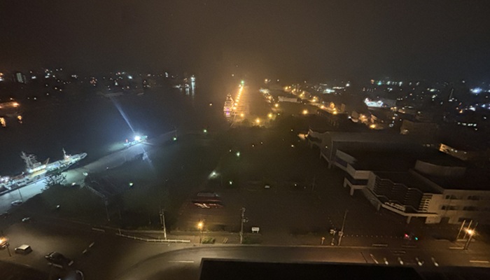 ANAクラウンプラザホテル釧路 客室から見える夜の釧路川と釧路湾の景色