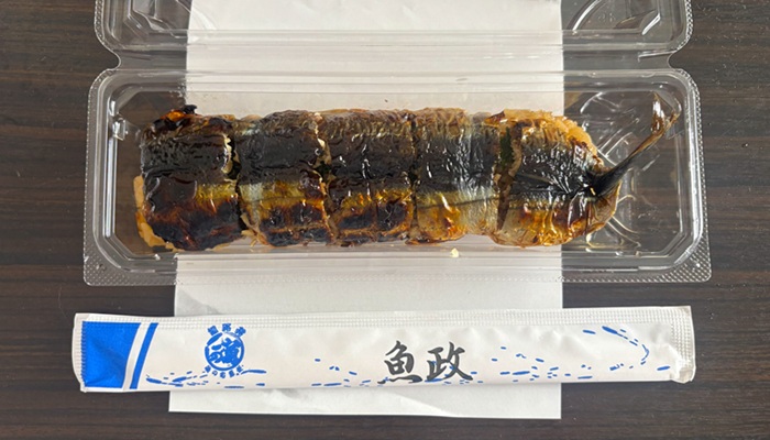 釧路名物「魚政」のさんまんま、香ばしく焼かれたサンマとタレが染みたご飯