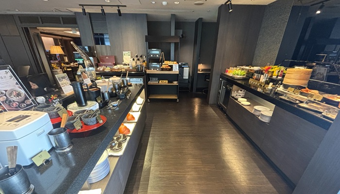 ANAクラウンプラザホテル福岡 クラブラウンジの朝食ビュッフェカウンター