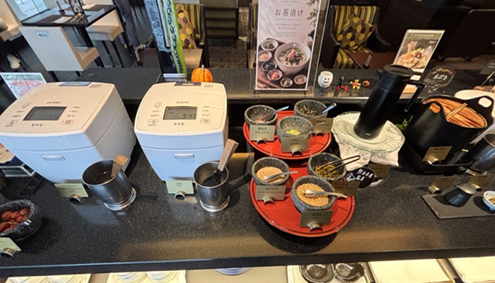 ANAクラウンプラザホテル福岡 クラブラウンジ朝食のお茶漬けコーナーと博多名物水炊き